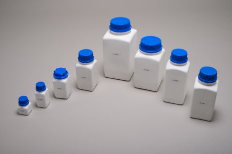 Porflakonok csavaros kupakkal